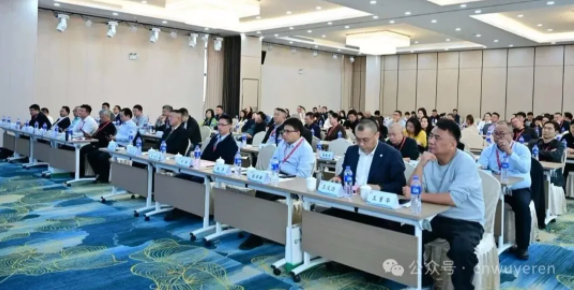 安利智机器人精彩亮相中职协物业经理人分会二届四次会员代表大会丨品牌动态